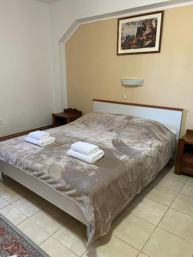 Bed And Breakfast Albatros Perusic Exteriör bild