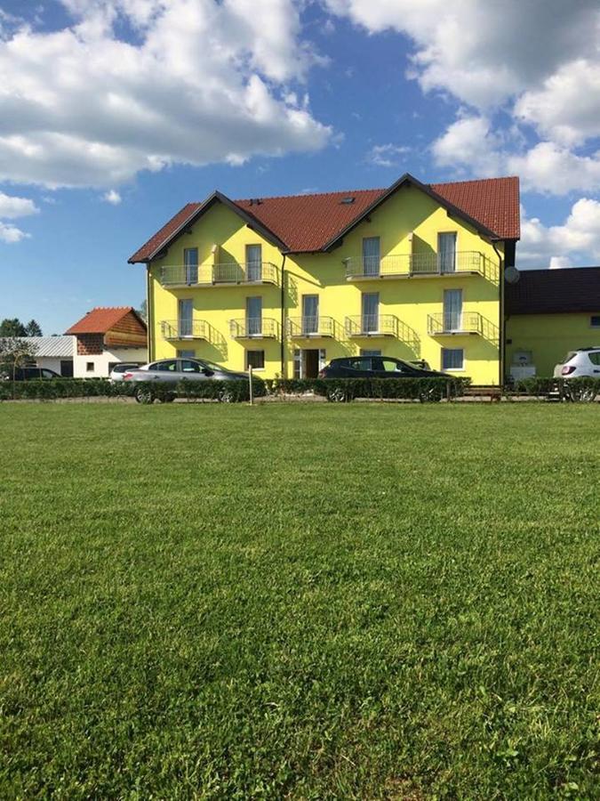 Bed And Breakfast Albatros Perusic Exteriör bild
