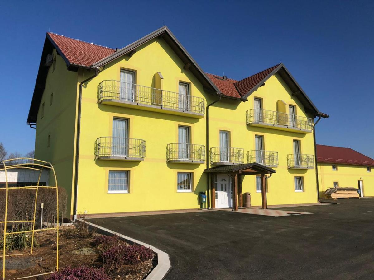 Bed And Breakfast Albatros Perusic Exteriör bild