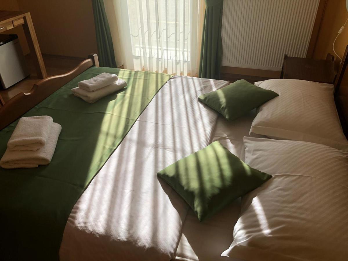 Bed And Breakfast Albatros Perusic Exteriör bild