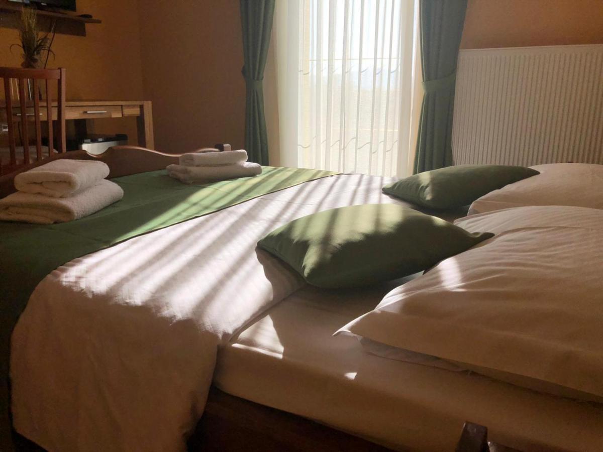 Bed And Breakfast Albatros Perusic Exteriör bild