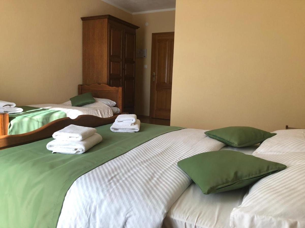 Bed And Breakfast Albatros Perusic Exteriör bild